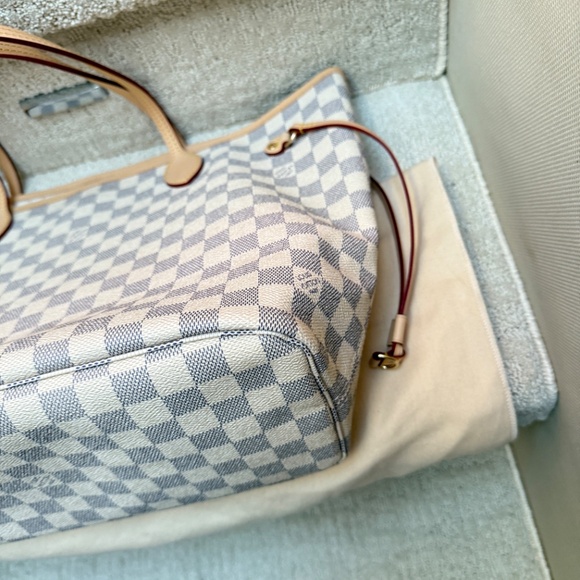 Louis Vuitton Damier Azur Neverfull in MM - Picture 3 of 11